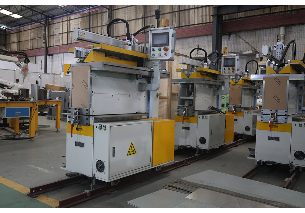 High-speed shearing and precision welding are combined in one unit.