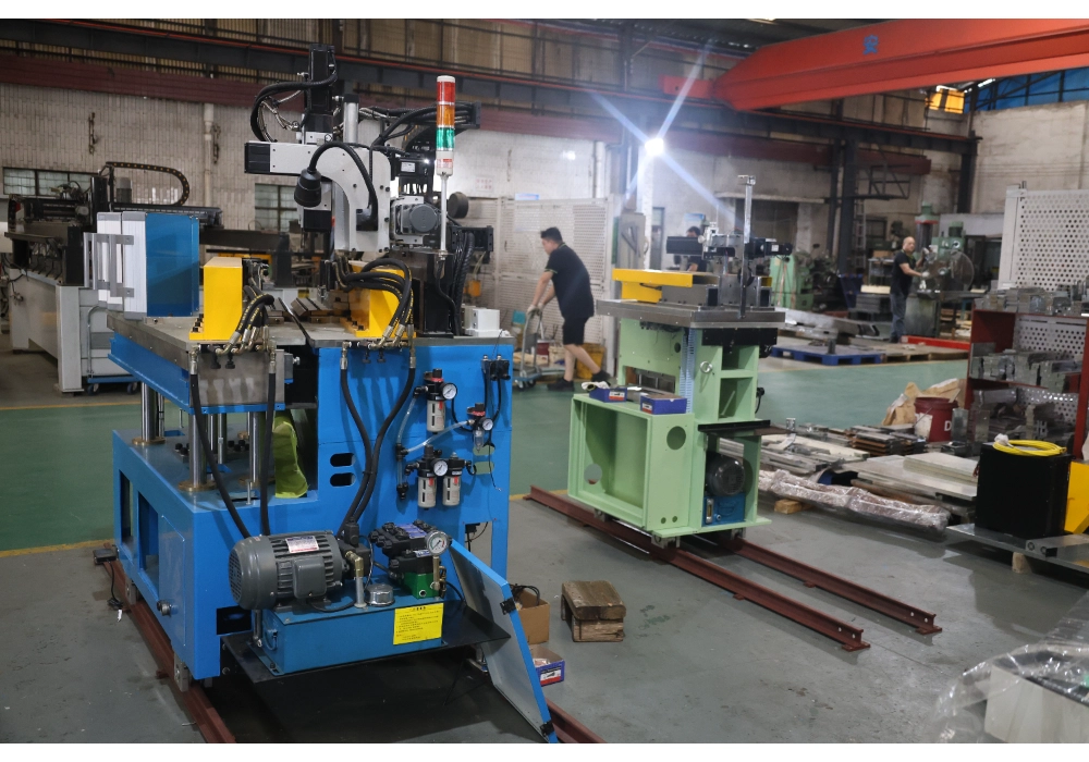 High-speed shearing and precision welding are combined in one unit.