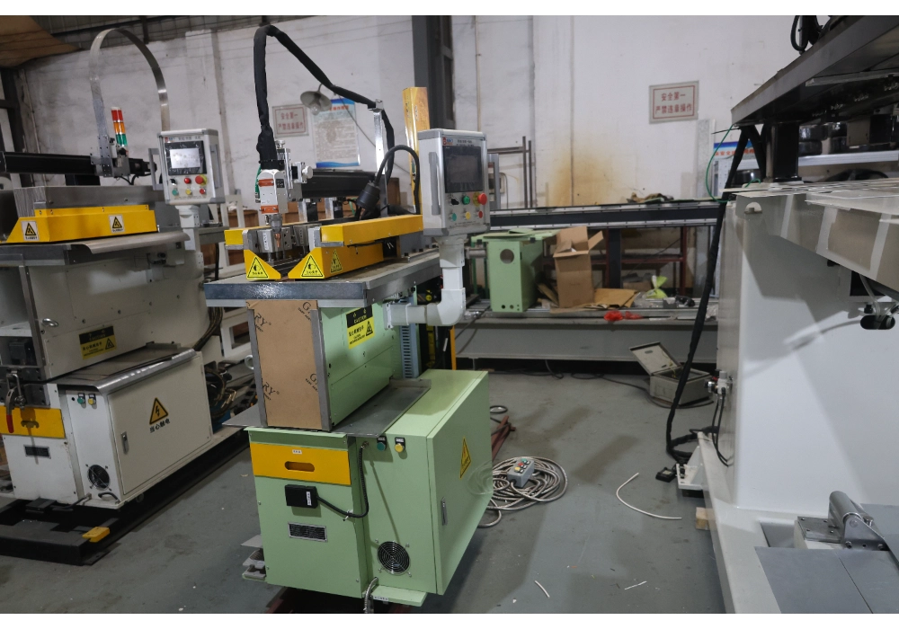 Laser Cutting & Joining Integrated Equipment
