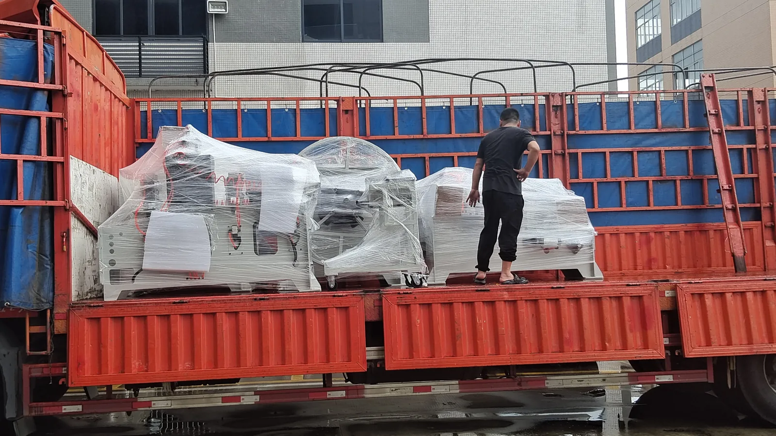 Packaged strip edge trimming machine module during loading for the Bichamp project